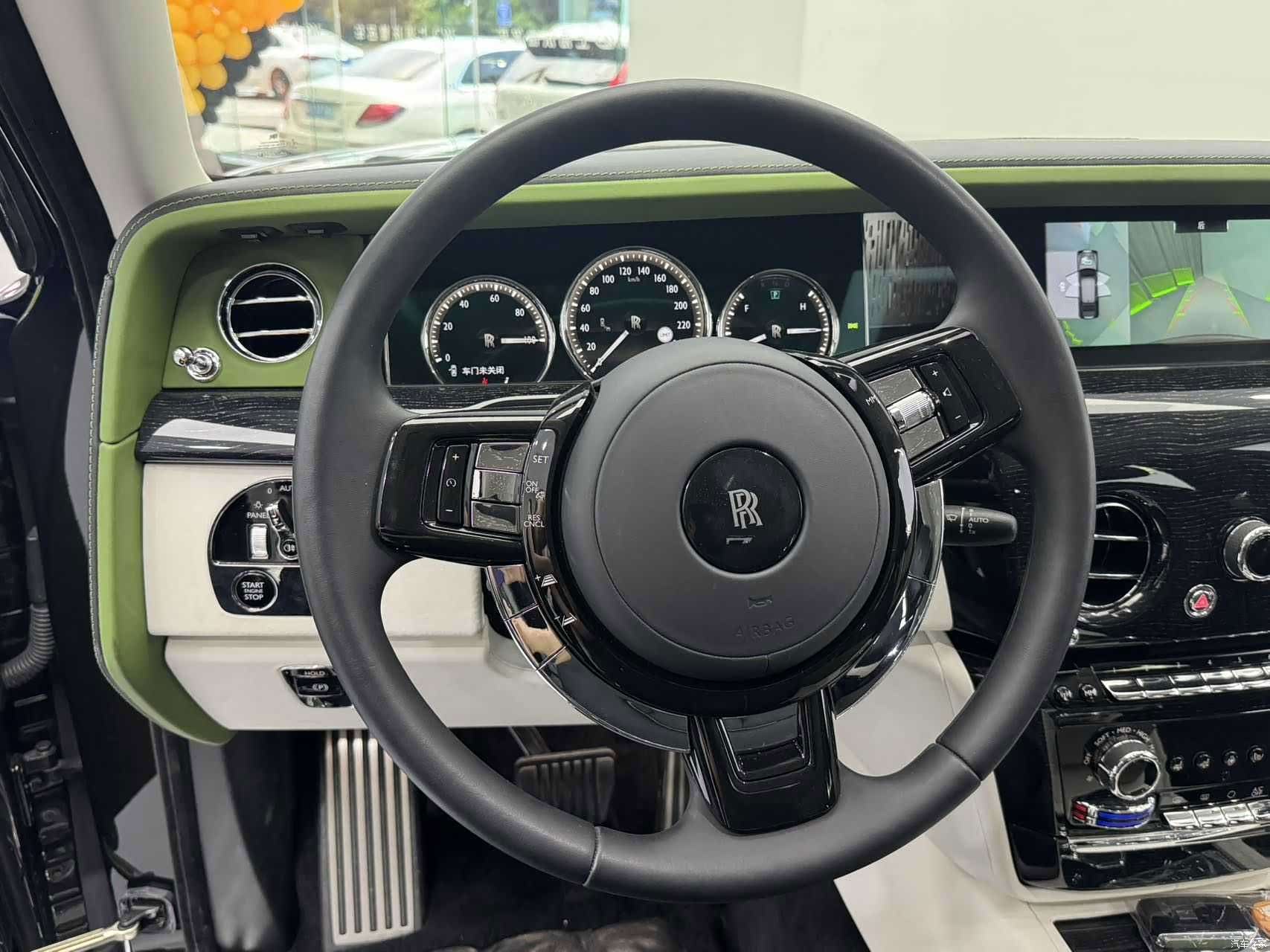Rolls-Royce Phantom, 2023 17