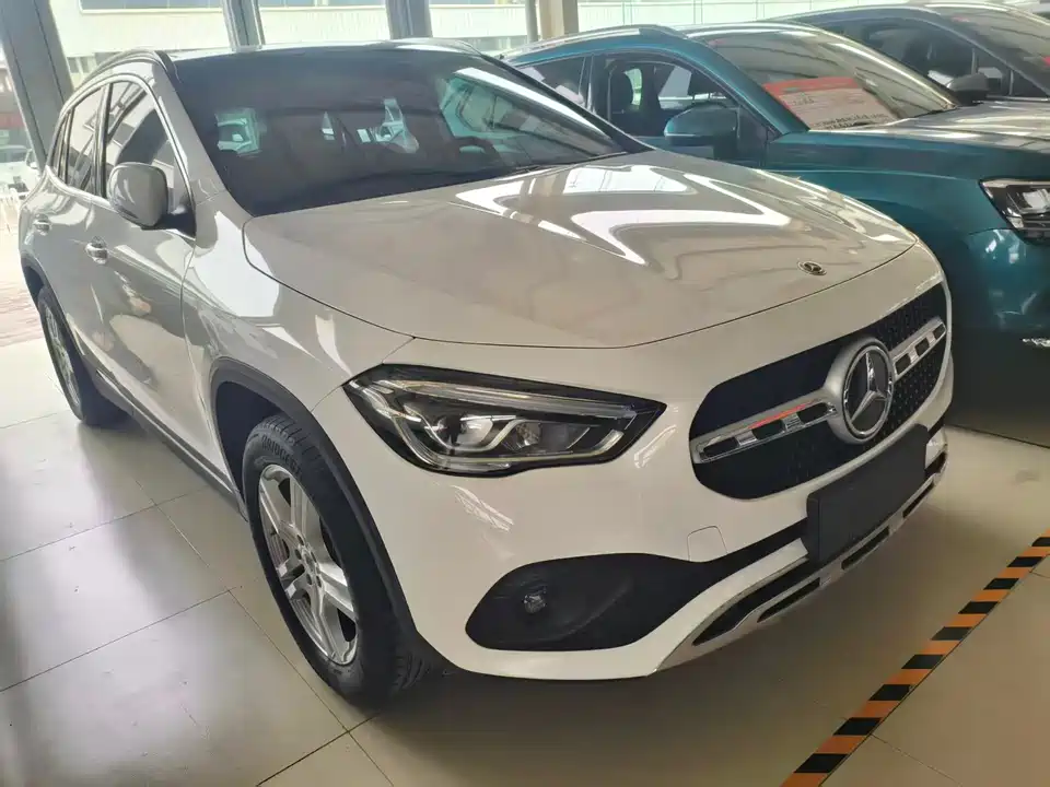 Mercedes-Benz GLA Mercedes-Benz GLA