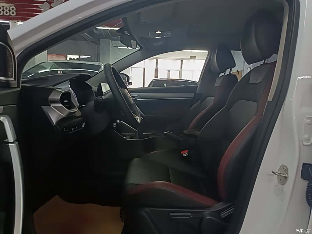 Geely Coolray, 2022 15