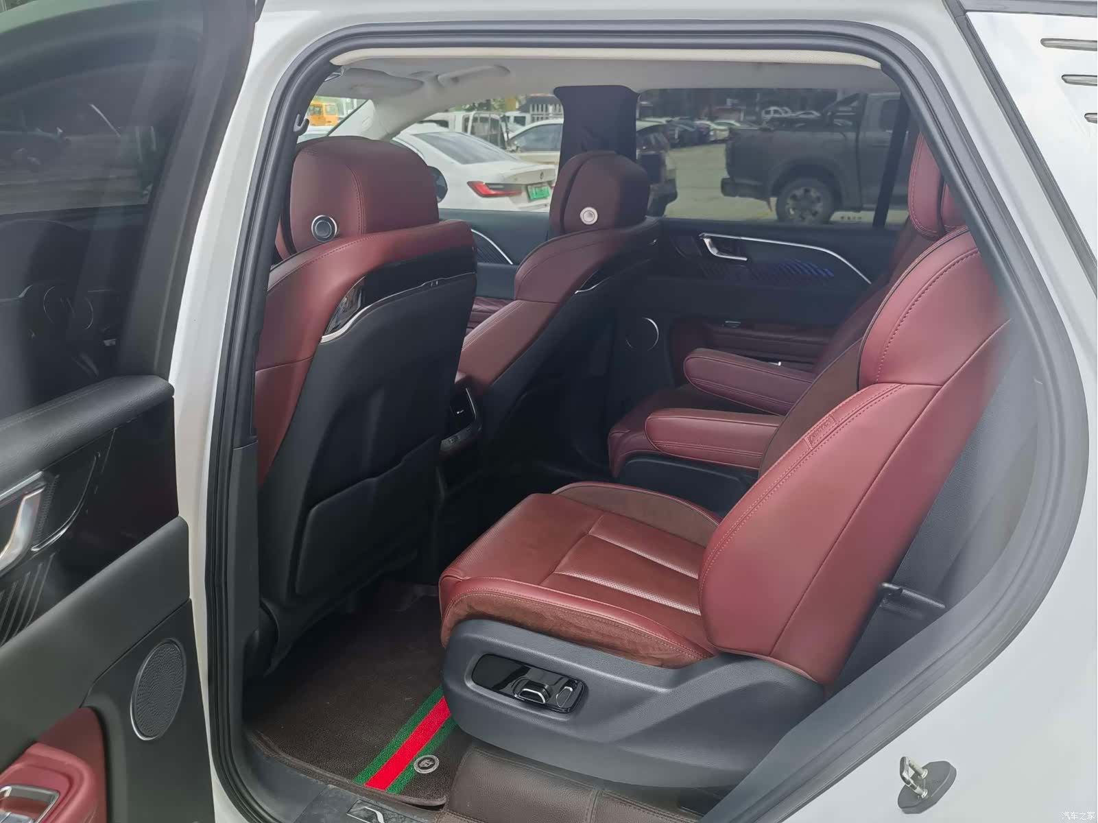 Hongqi E-HS9, 2021 6