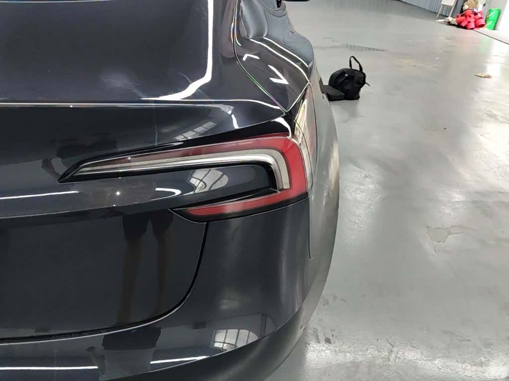 Tesla Model 3, 2025 8