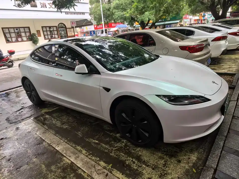 Tesla Model 3 Tesla Model 3