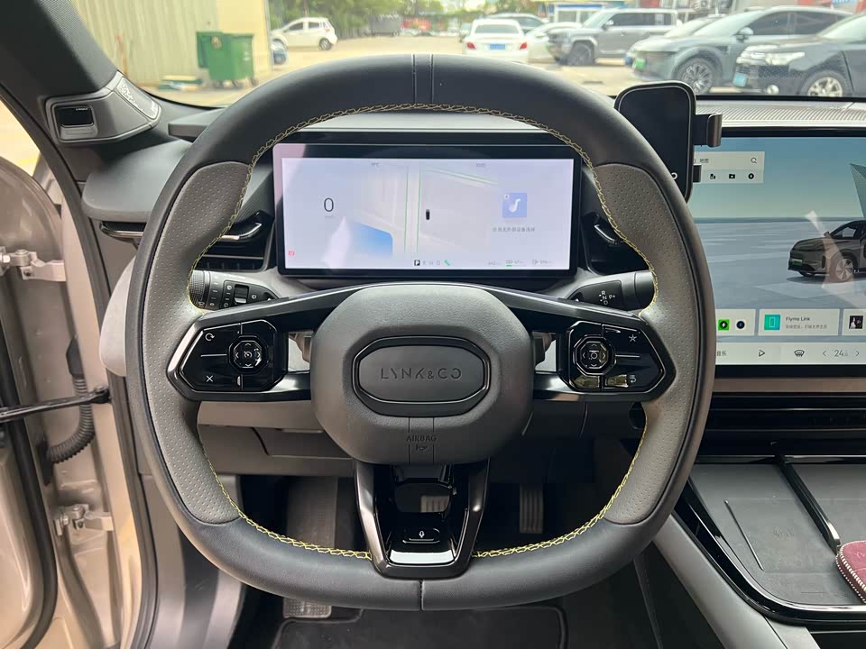 Lynk & Co 08 EM-P