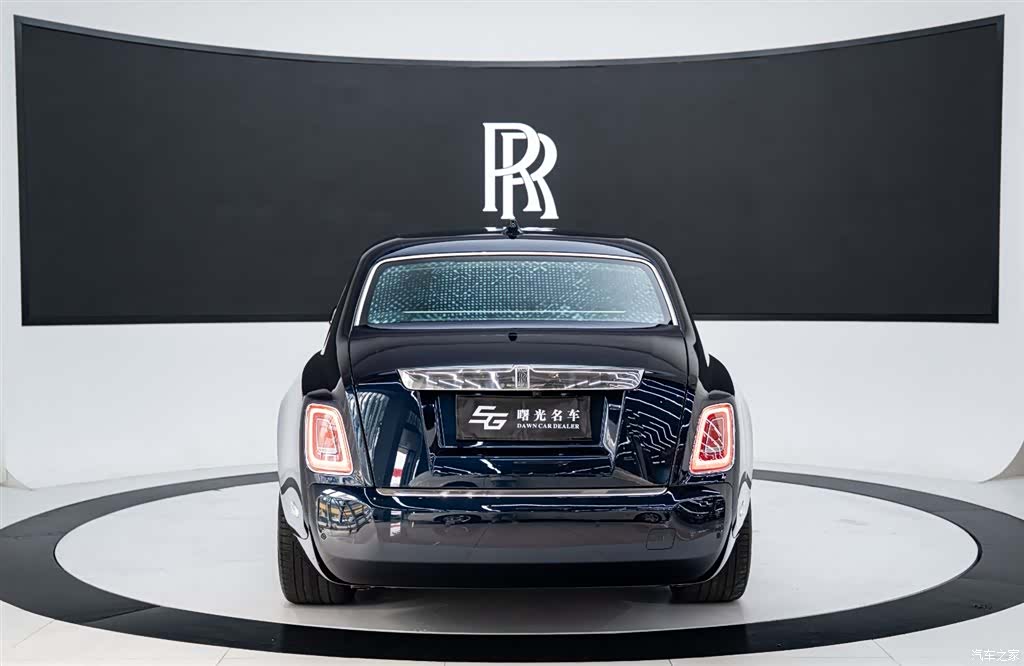 Rolls-Royce Phantom, 2019 все фото