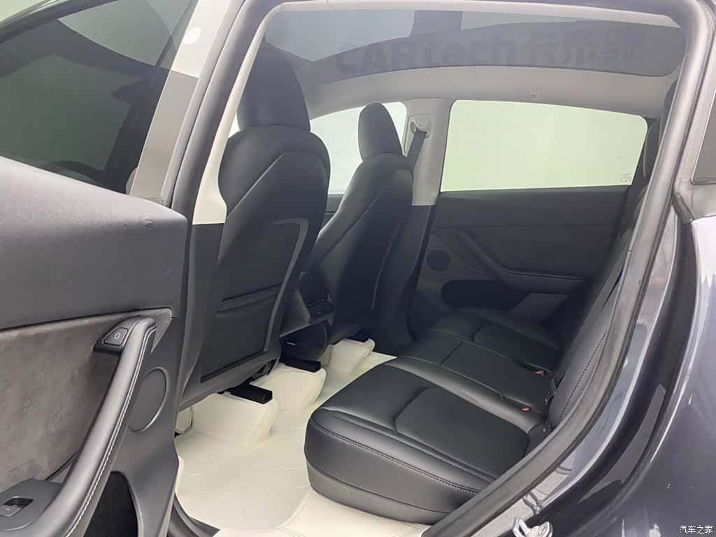 Tesla Model Y, 2024 19