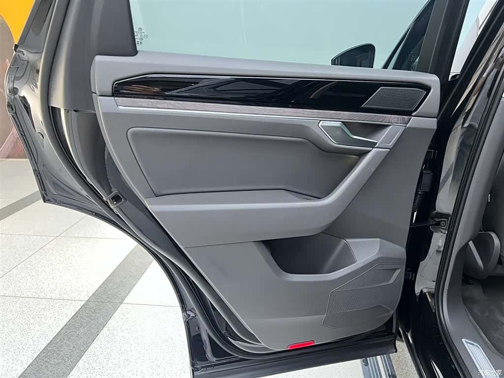 Volkswagen Touareg, 2024 21
