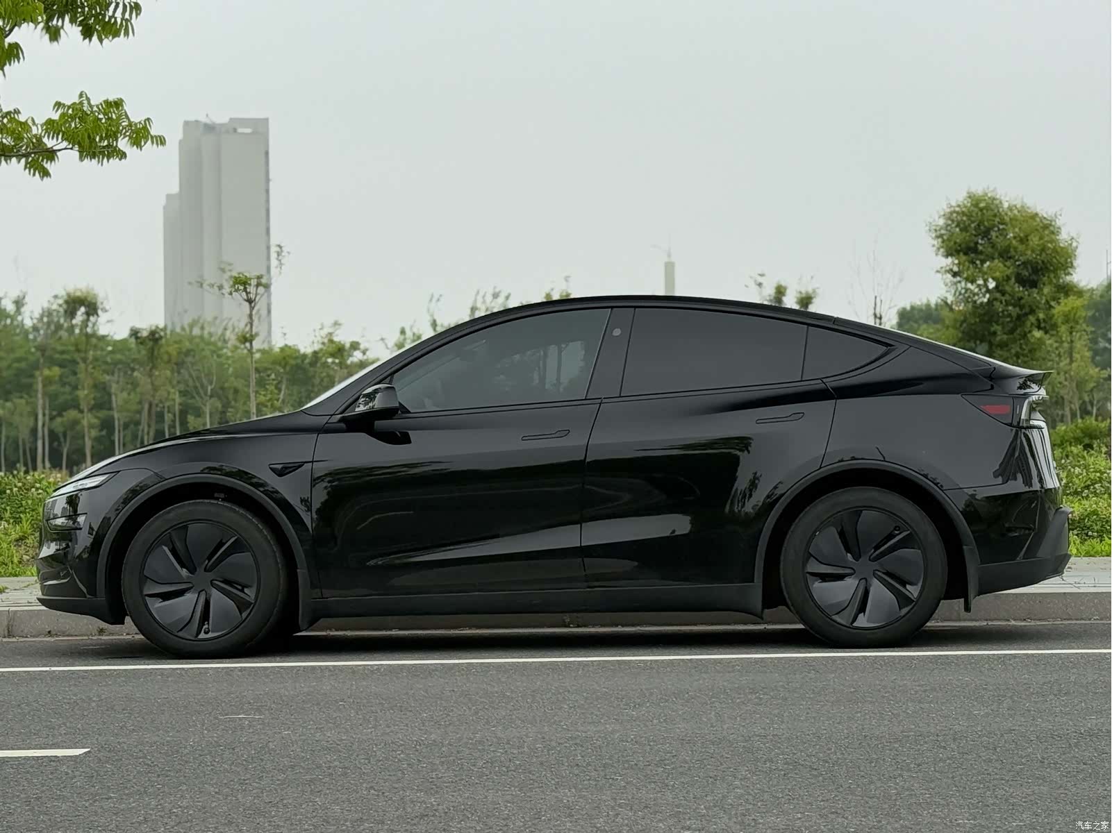 Tesla Model Y, 2025 4