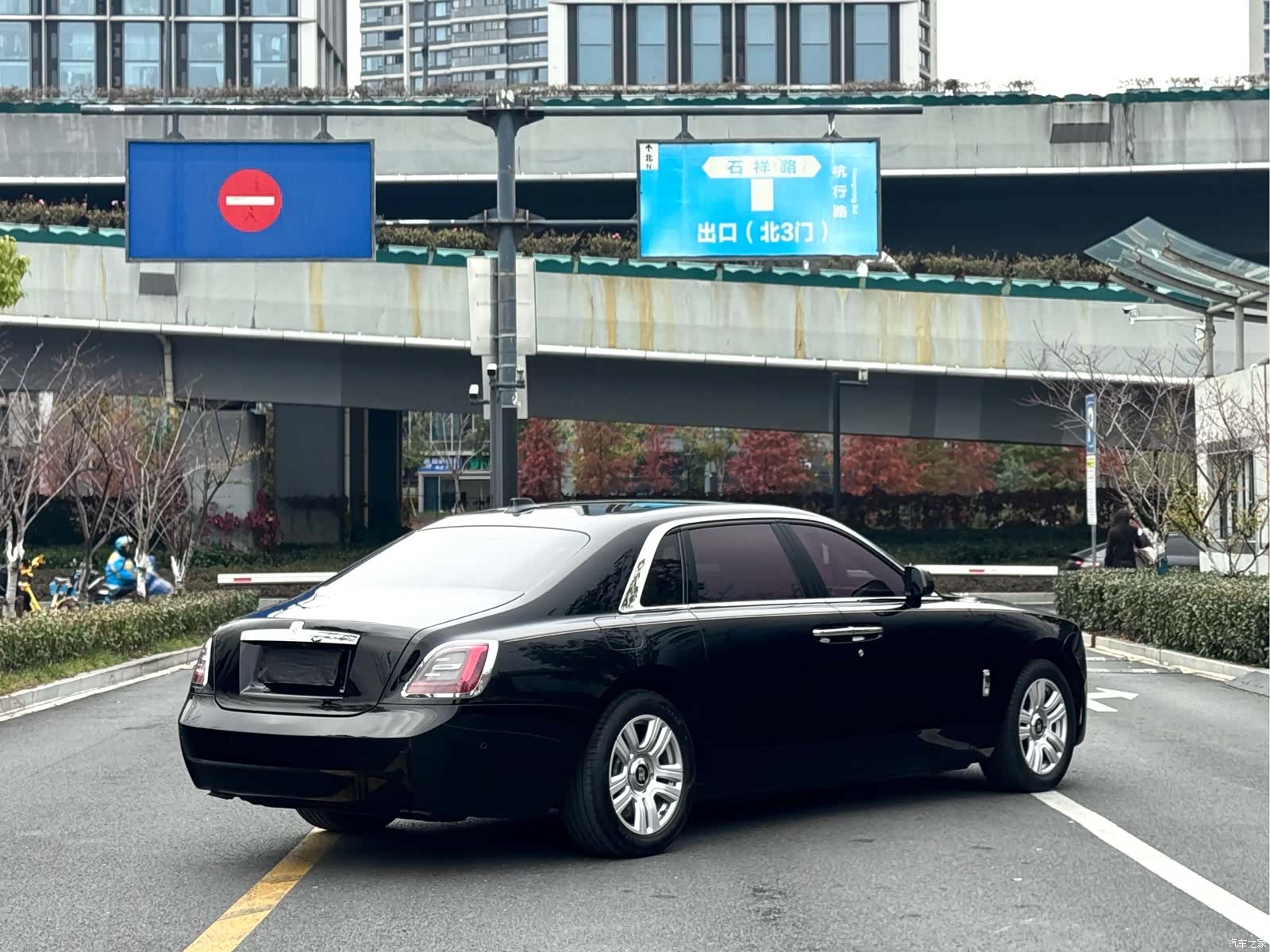 Rolls-Royce Ghost, 2022 7