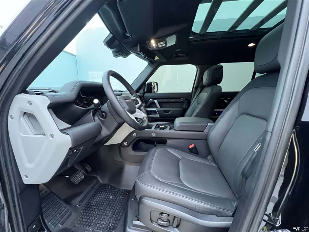 Land Rover Defender, 2024 13