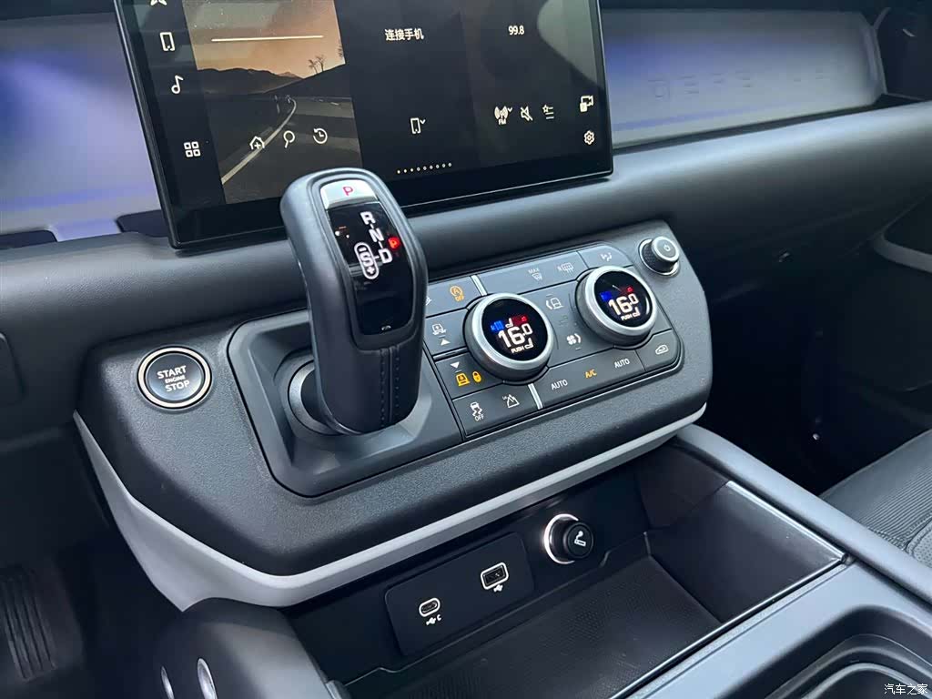Land Rover Defender, 2024 16