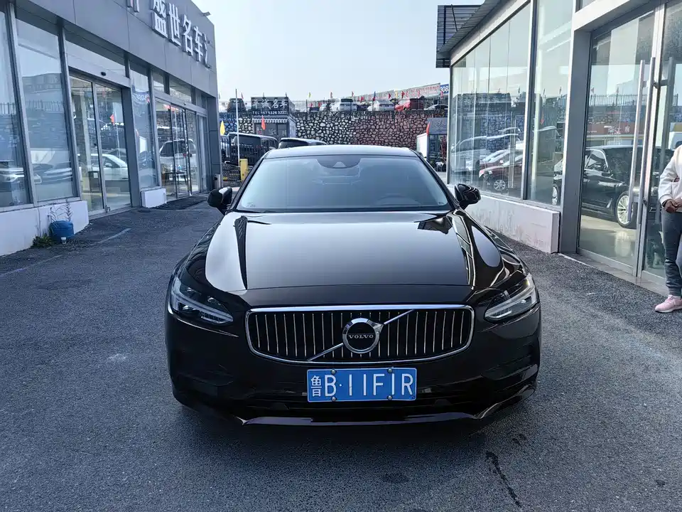 Volvo S90