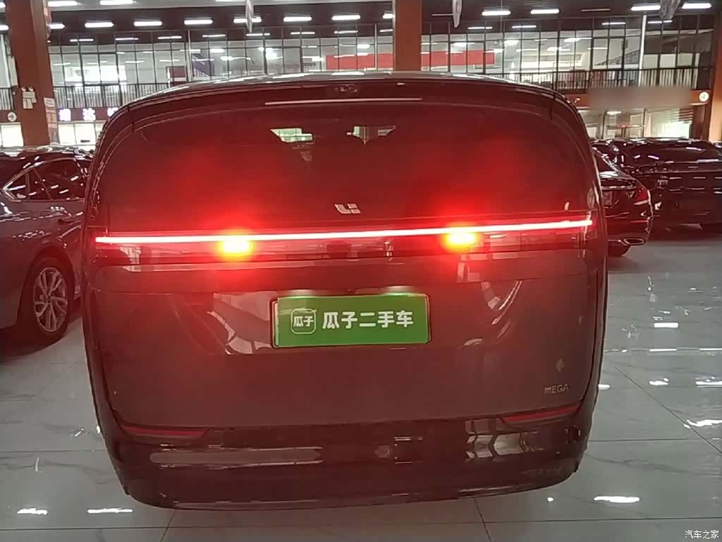 Li Auto MEGA, 2024 6