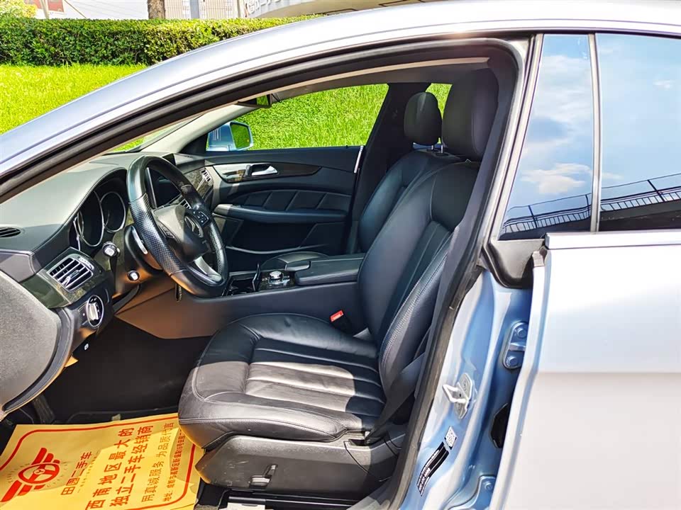 Mercedes-Benz CLS Mercedes-Benz CLS