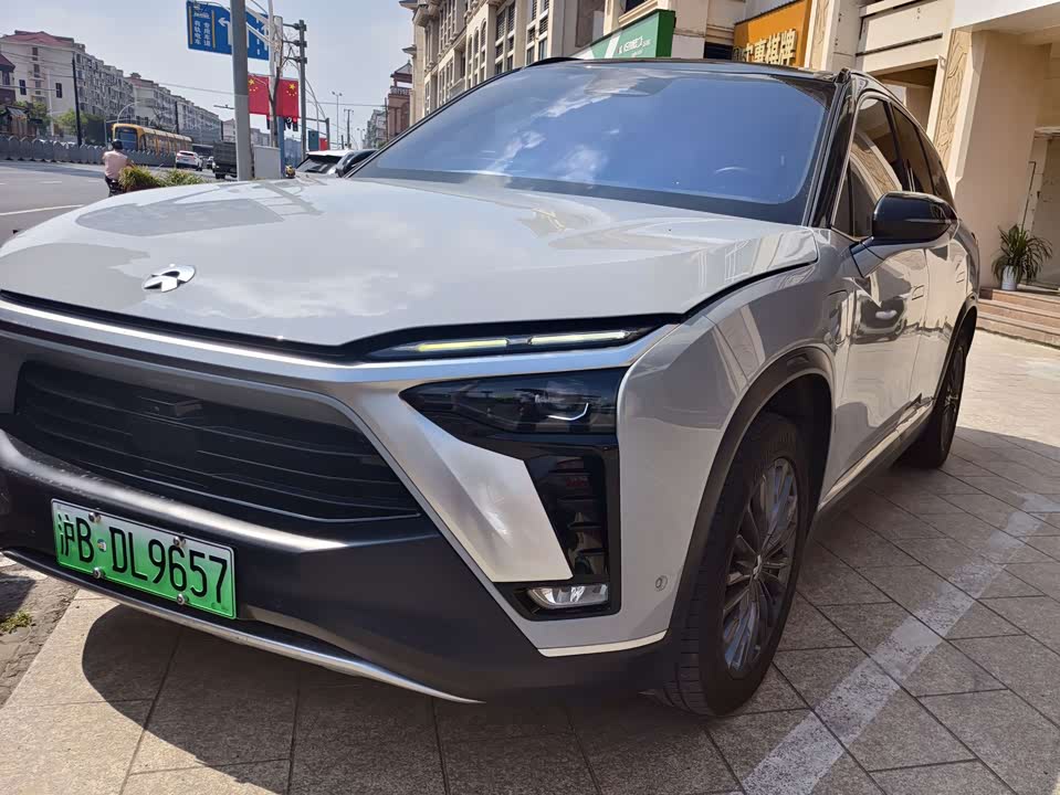 NIO ES8