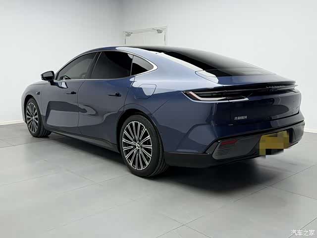 Geely 8, 2025 4