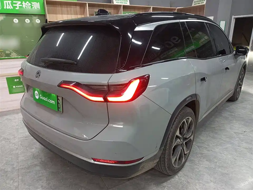 NIO ES8