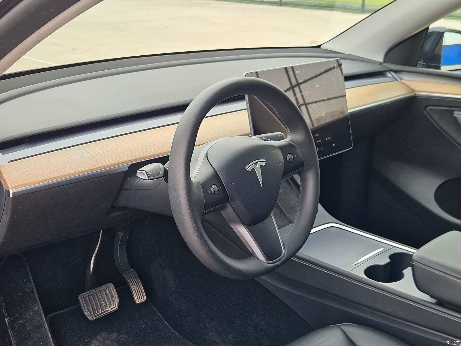 Tesla Model Y, 2023 10