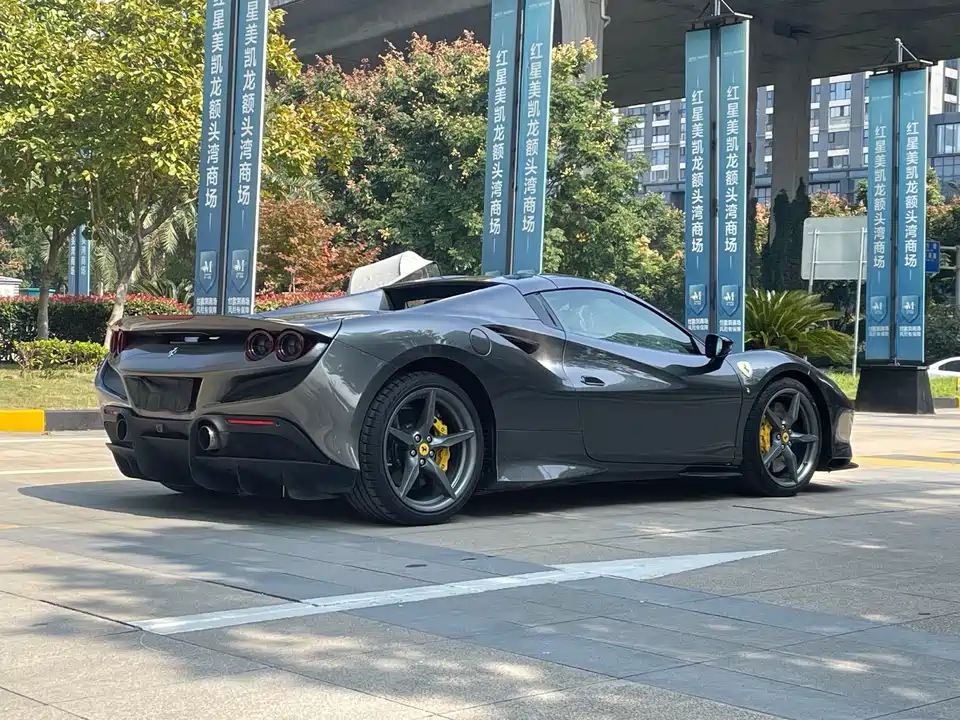 Ferrari F8