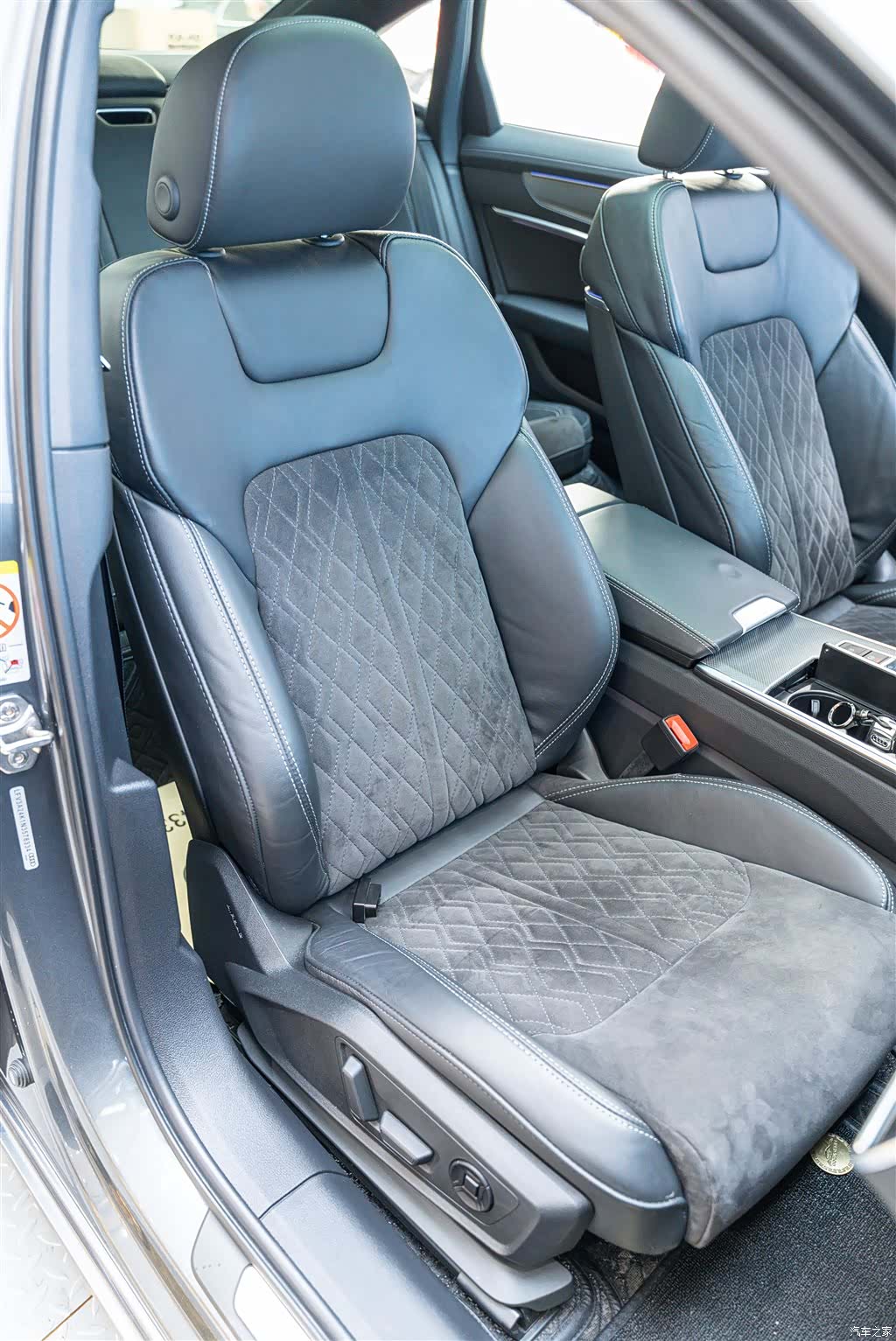 Audi A6L, 2022 21