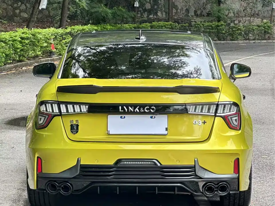 Lynk & Co 03