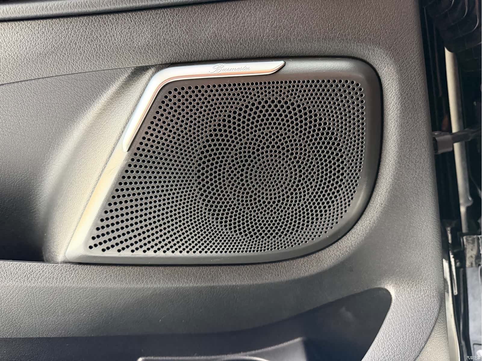 Mercedes-Benz V-Class, 2023 14