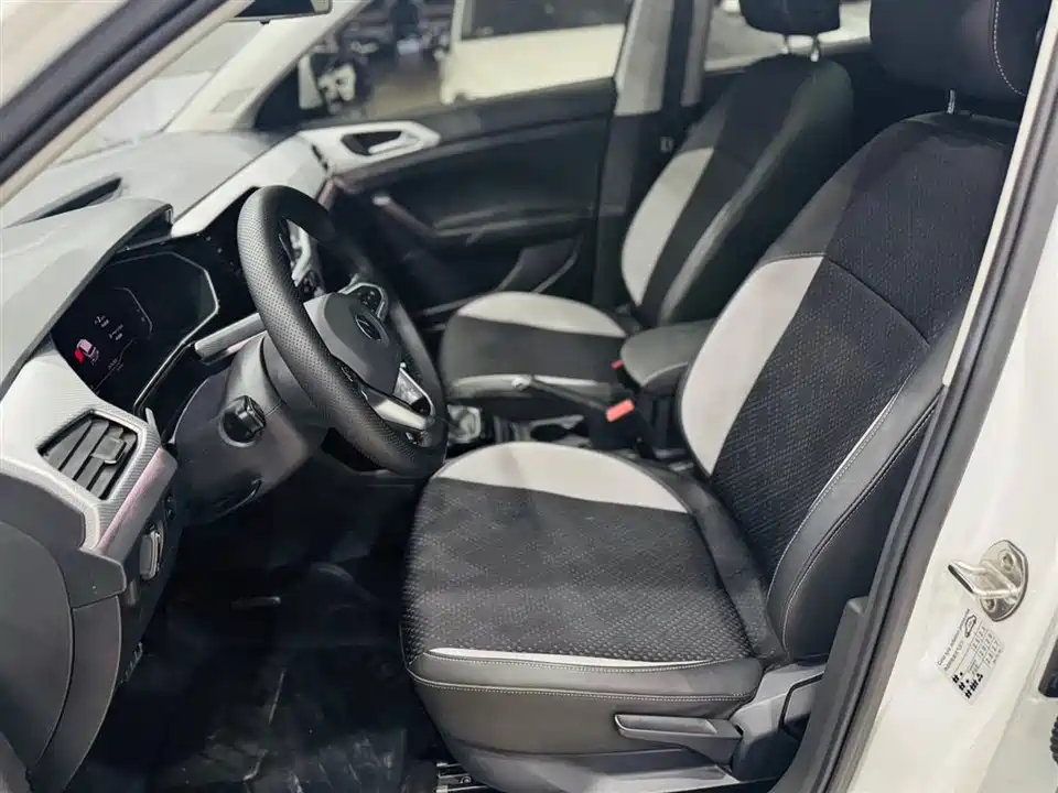 Volkswagen Exploring the shadow