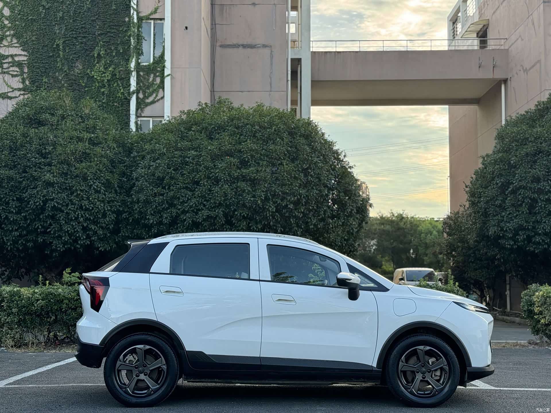 Geely E, 2023 все фото