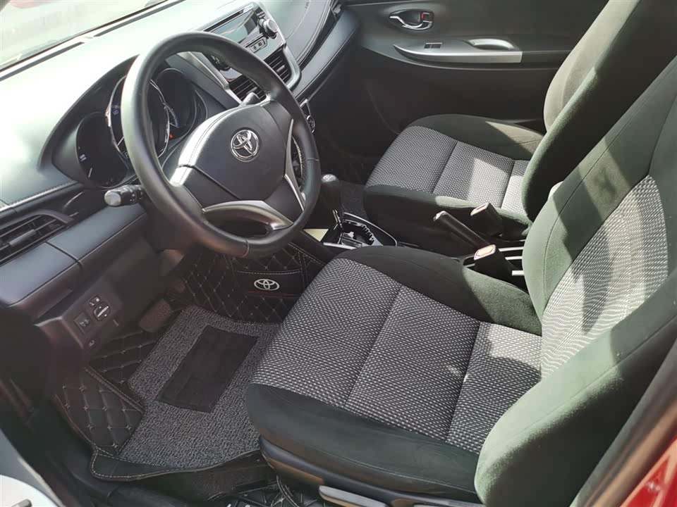 Toyota YARiS L to enjoy