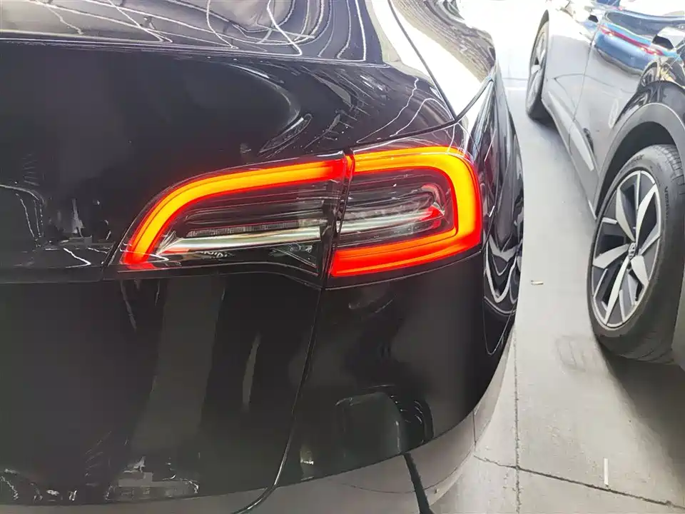 Tesla Model Y Tesla Model Y
