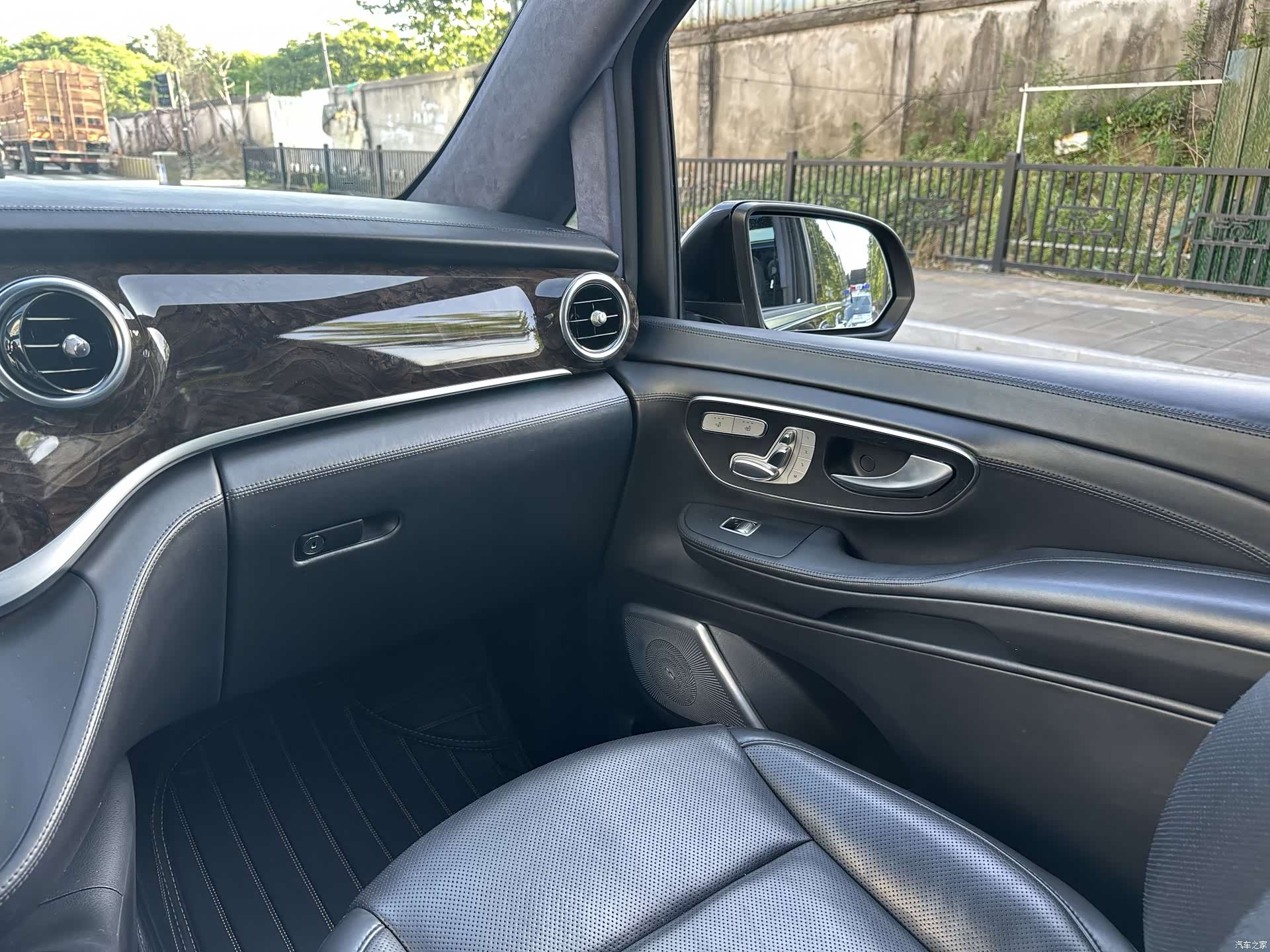 Mercedes-Benz V-Class, 2019 15