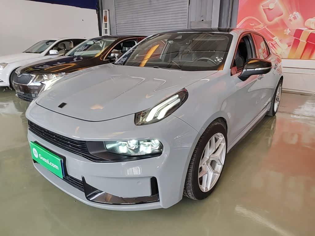 Lynk & Co 03