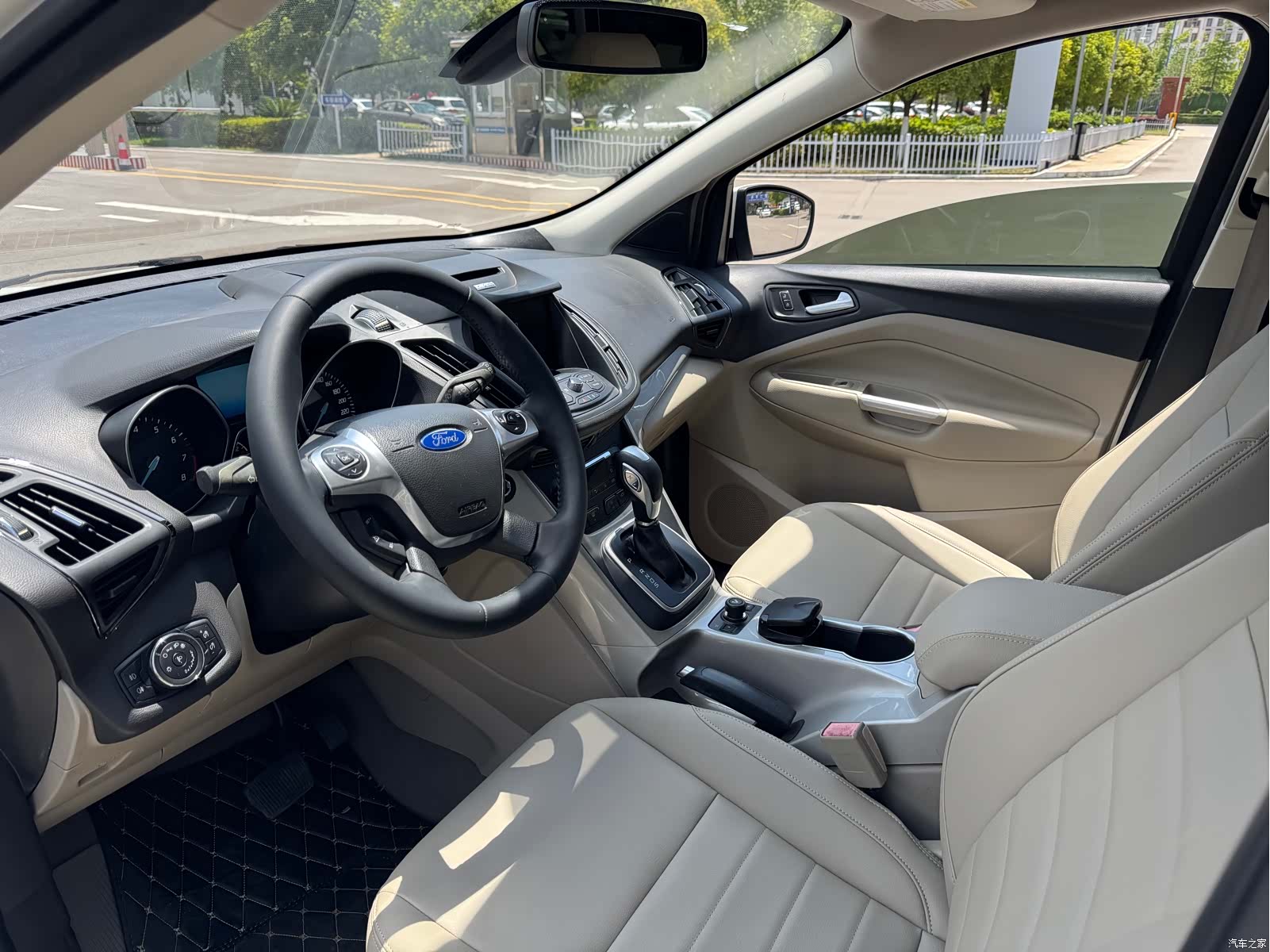 Ford Kuga, 2015 4