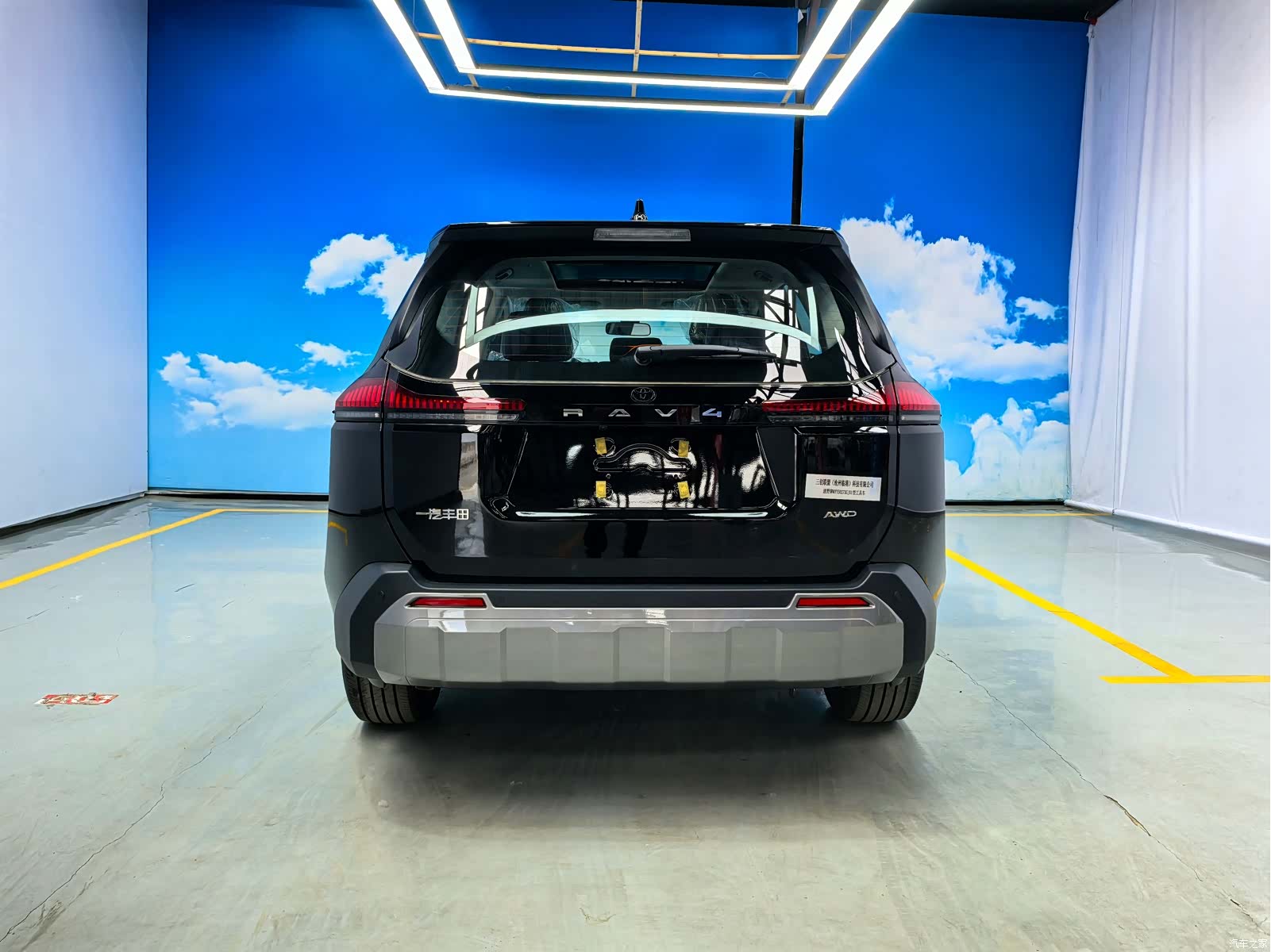 Toyota RAV4, 2026 все фото