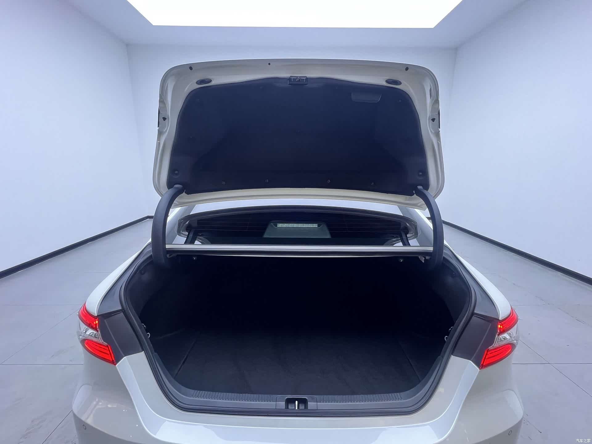 Toyota Camry, 2021 12