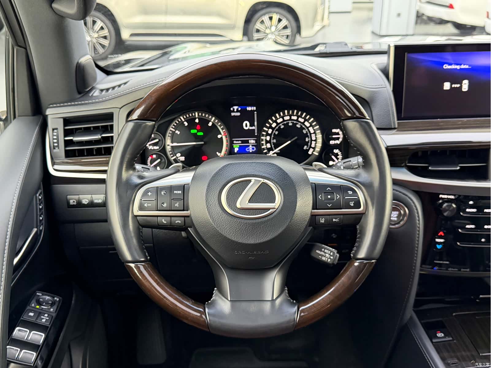 Lexus LX, 2020 14