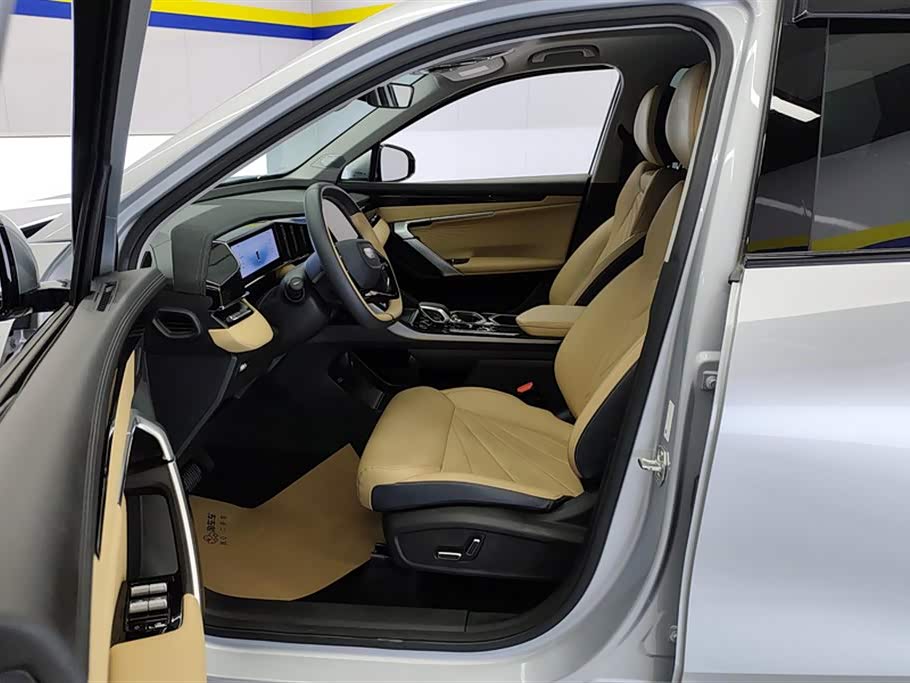 Geely Atlas L