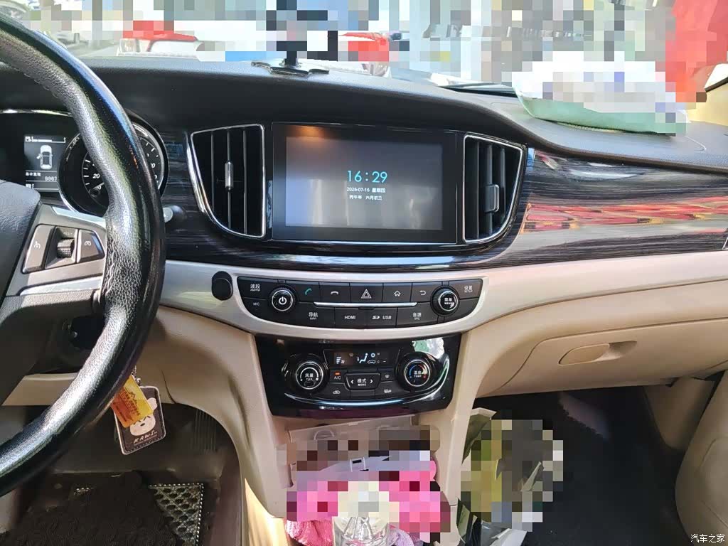 Wuling 730, 2016 10