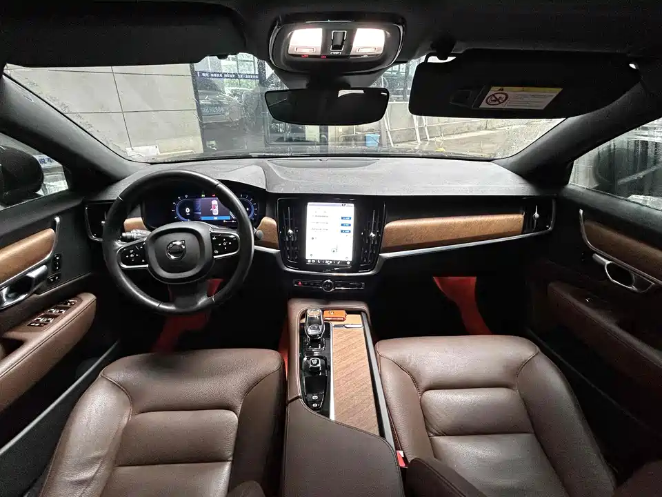 Volvo S90