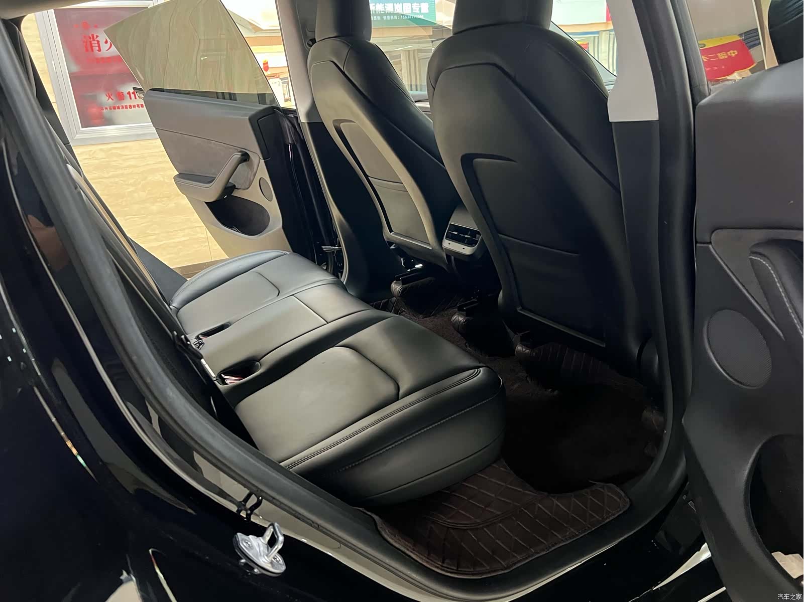 Tesla Model Y, 2023 10