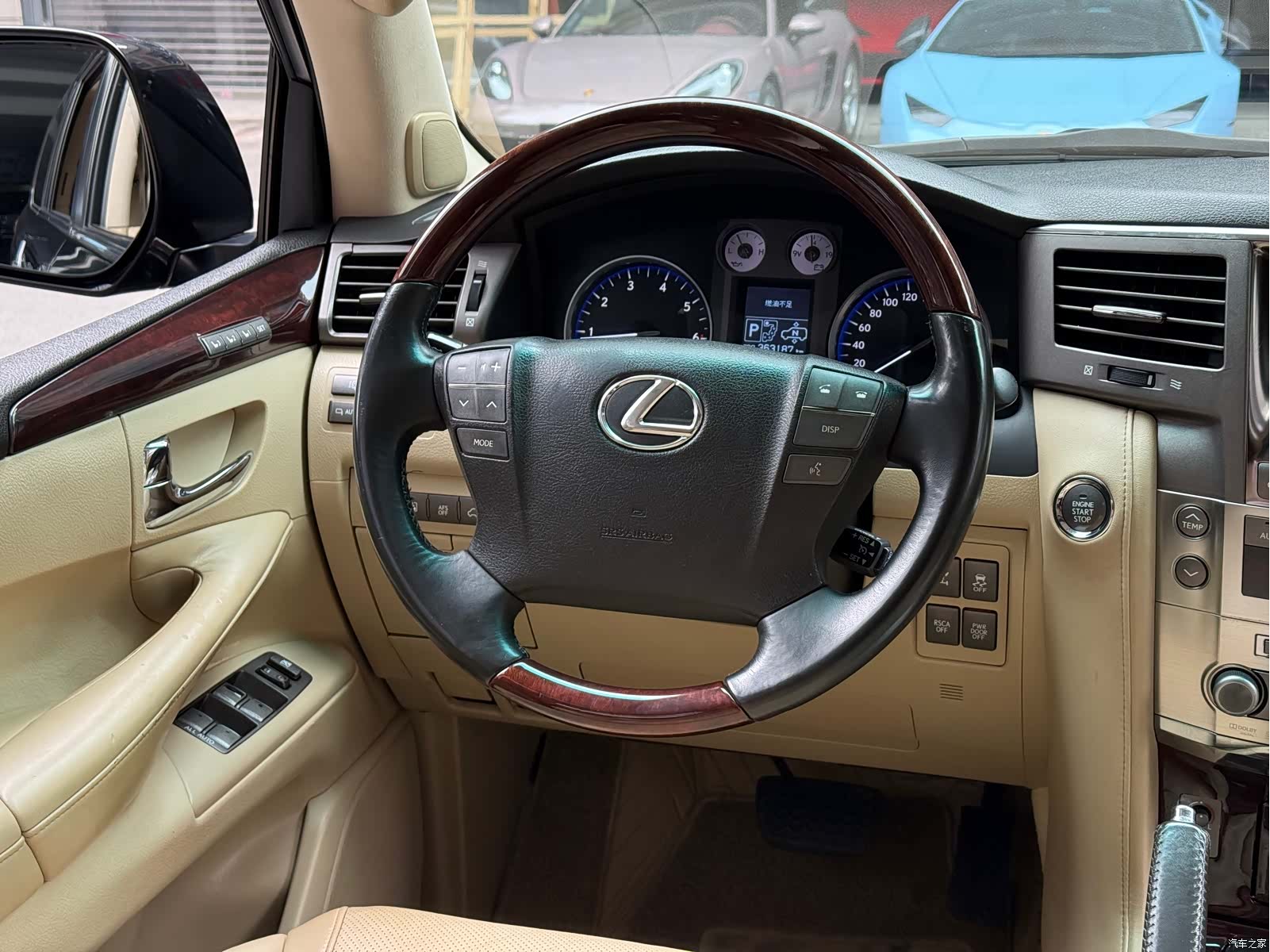 Lexus LX, 2010 16