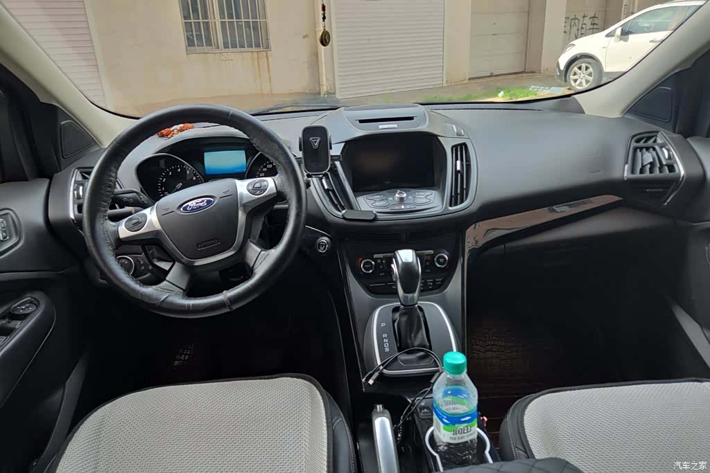 Ford Kuga, 2015 12