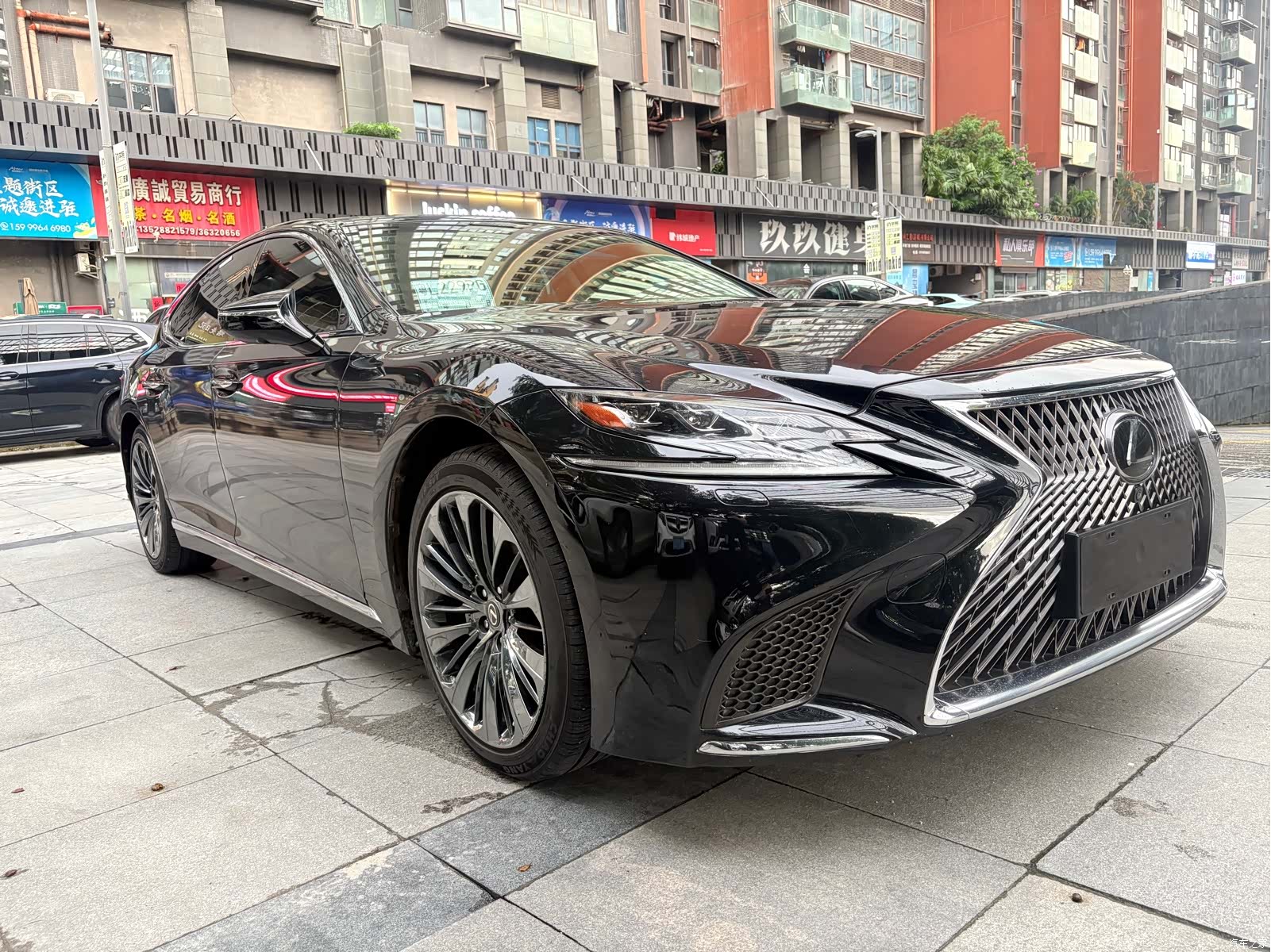 Lexus LS, 2019 3