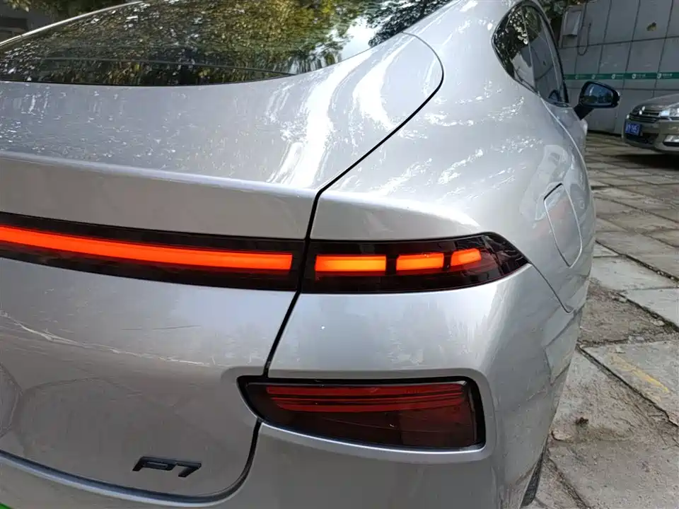 XPENG P7