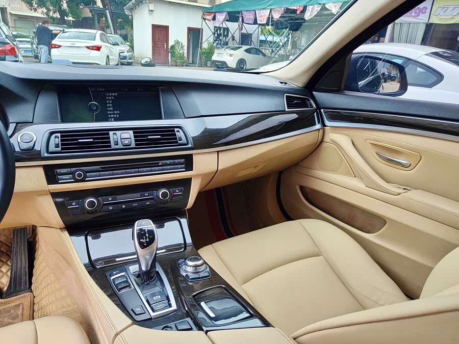 BMW 5 Series 2012, фото 48