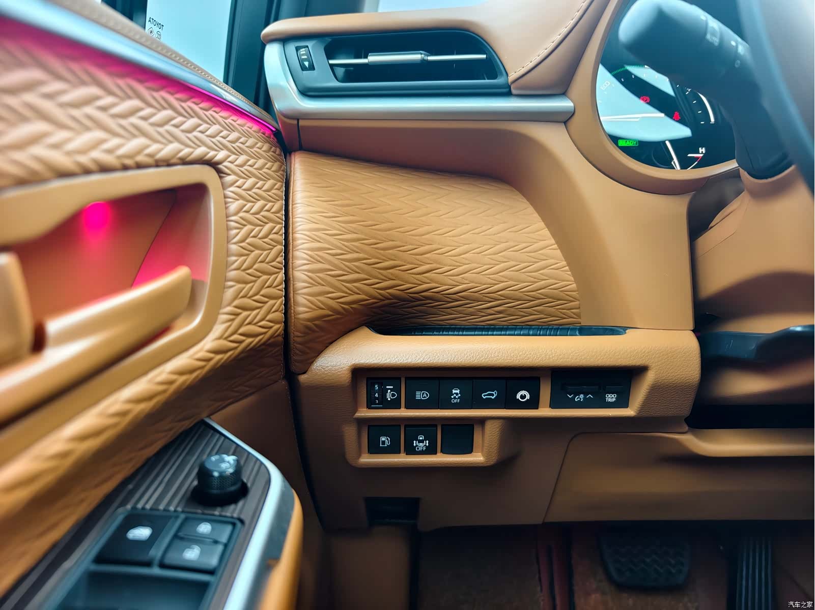 Toyota Granvia, 2026 13