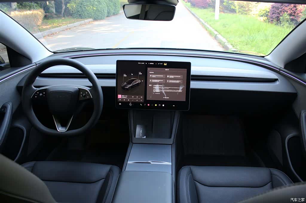 Tesla Model 3, 2025 12