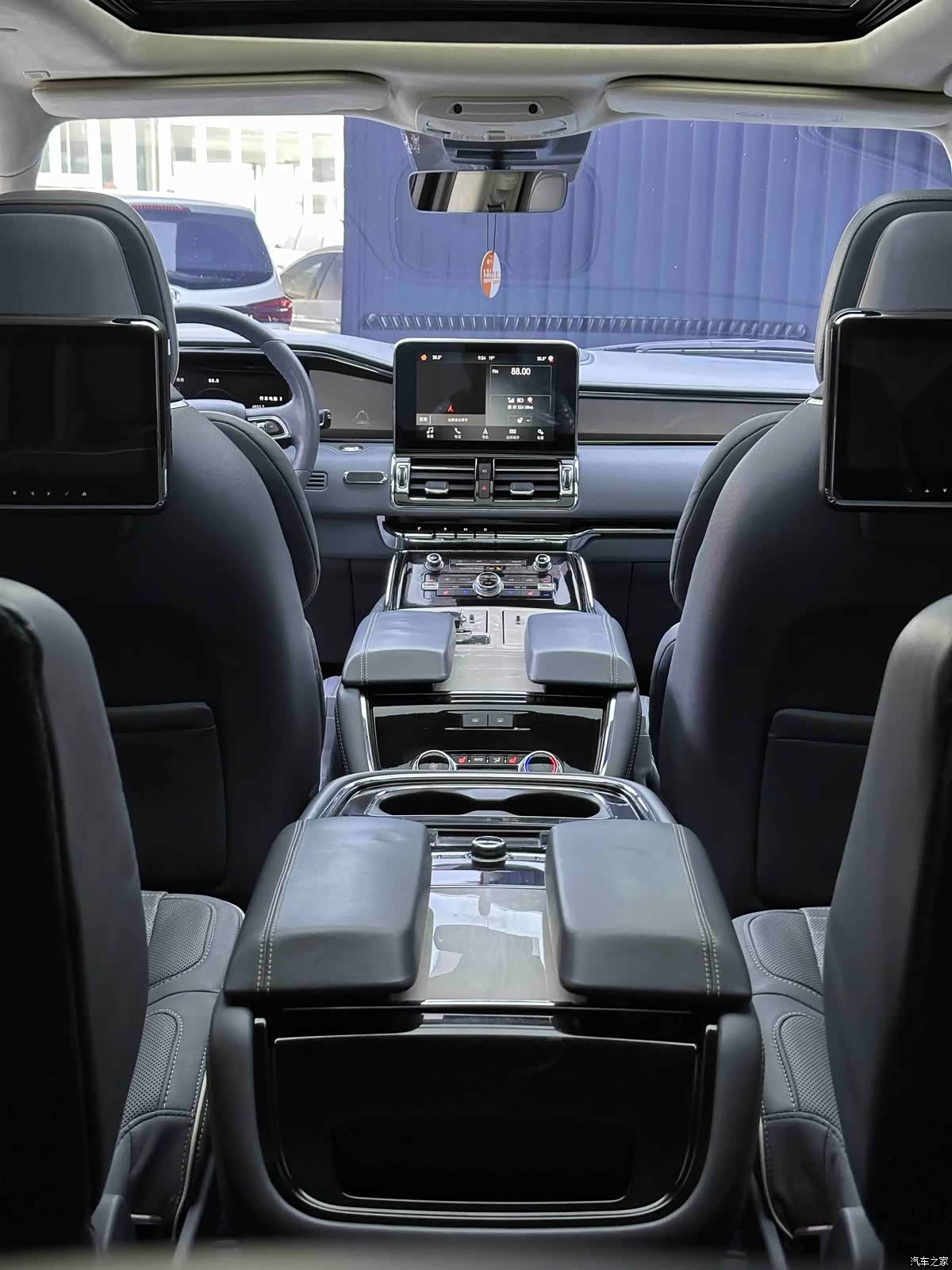 Lincoln Navigator, 2020 10
