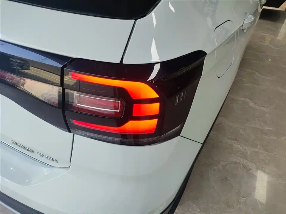 Volkswagen Exploring the shadow