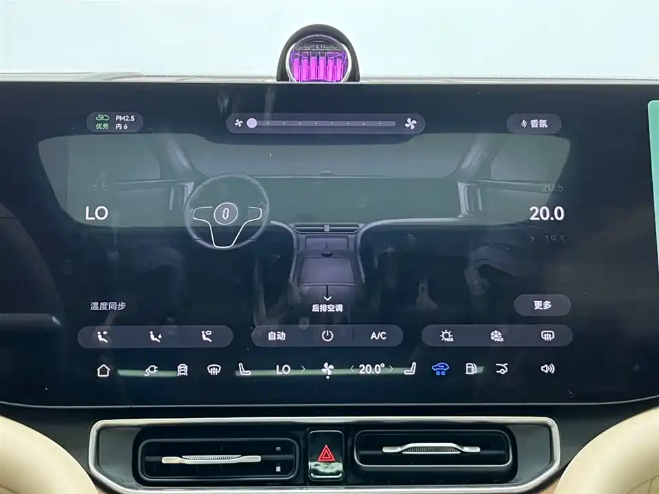 AITO Ask the world M9