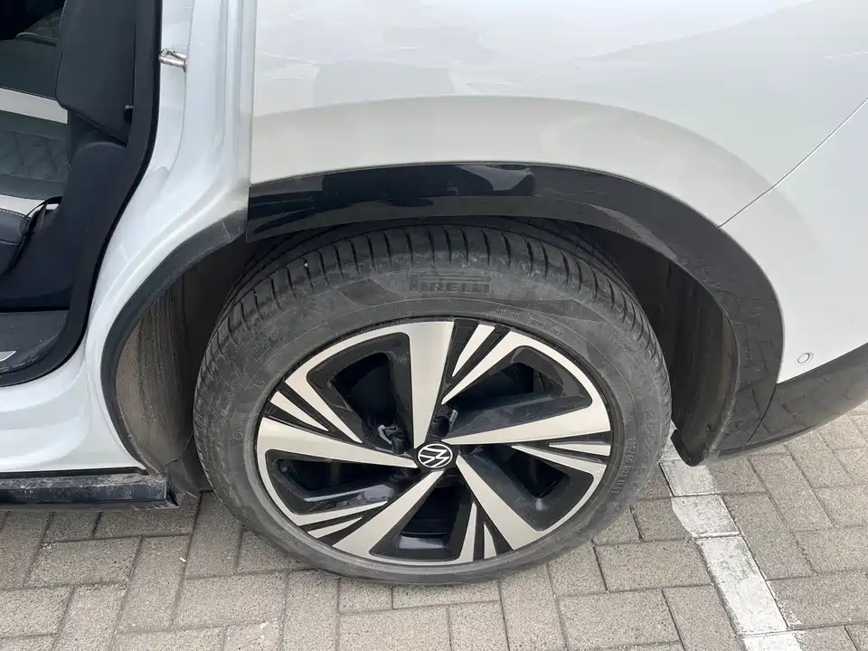 Volkswagen ID.6 CROZZ